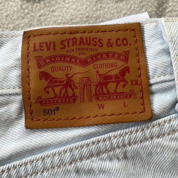 Levi’s 501 Distressed Light Wash Shorts - Picture 5 of 9